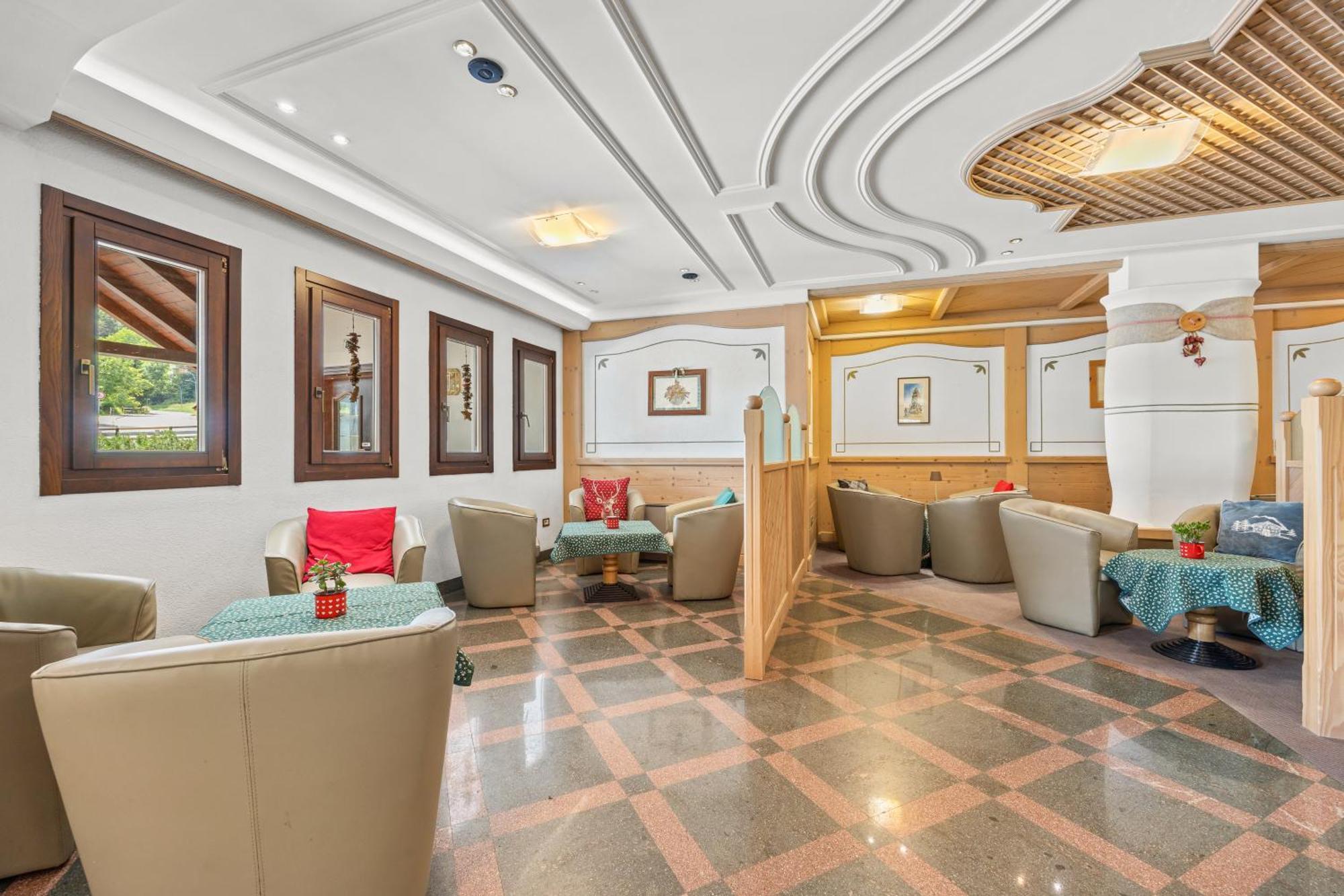 Aparthotel Des Alpes กาวาเลเซ ภายนอก รูปภาพ